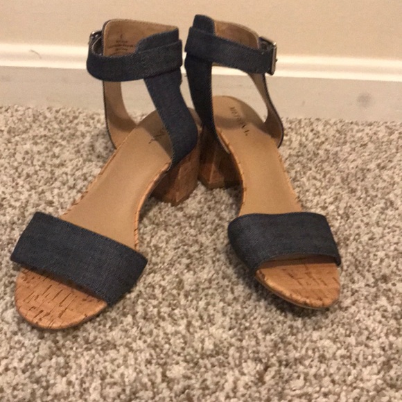 Heels - Picture 2 of 3